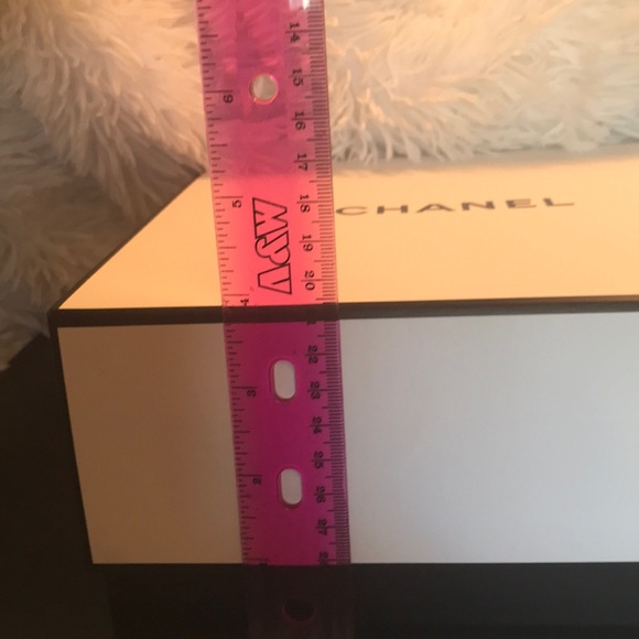 Chanel gift box - Picture 5 of 5